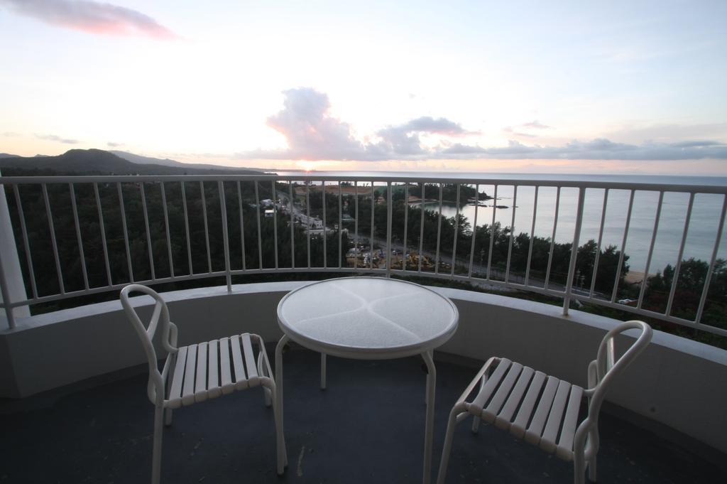 Okinawa Kariyushi Beach Resort Ocean Spa Onna Exteriér fotografie
